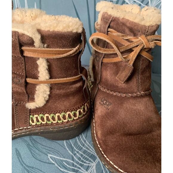 UGG Cove Suede Embroidered Sheepskin Shearling Moccasin Tie Ankle Boot sz 6 - Picture 7 of 8